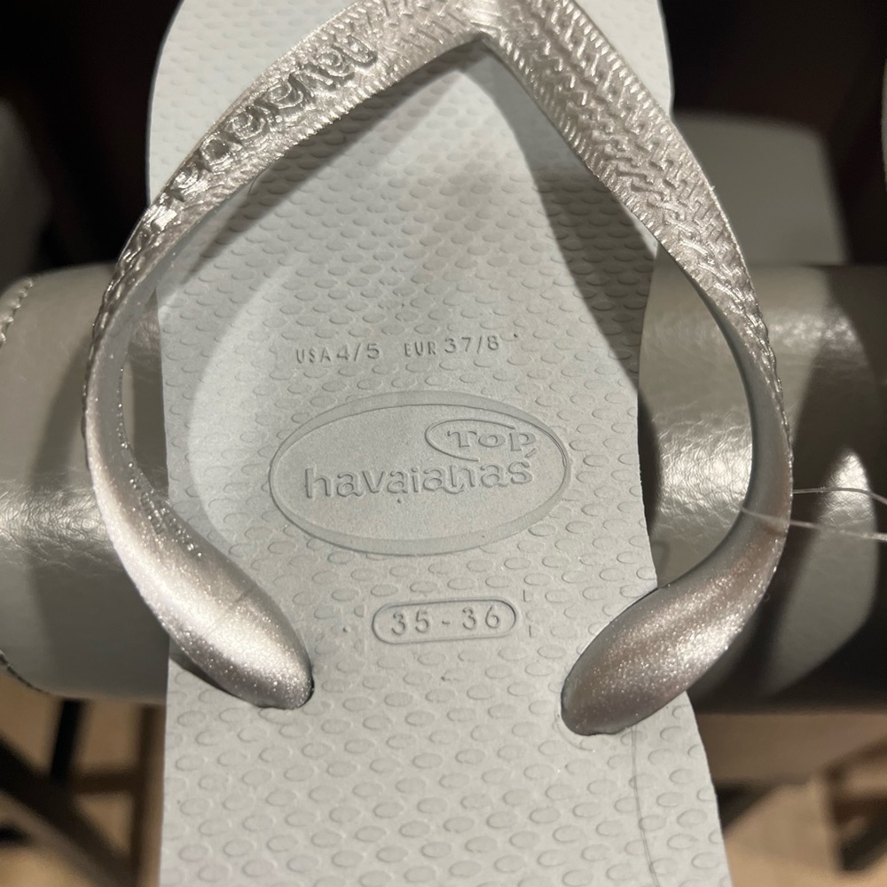 Women’s Havainas flip flops sandals metallic silver color. Size 5. Brand new - Picture 5 of 7
